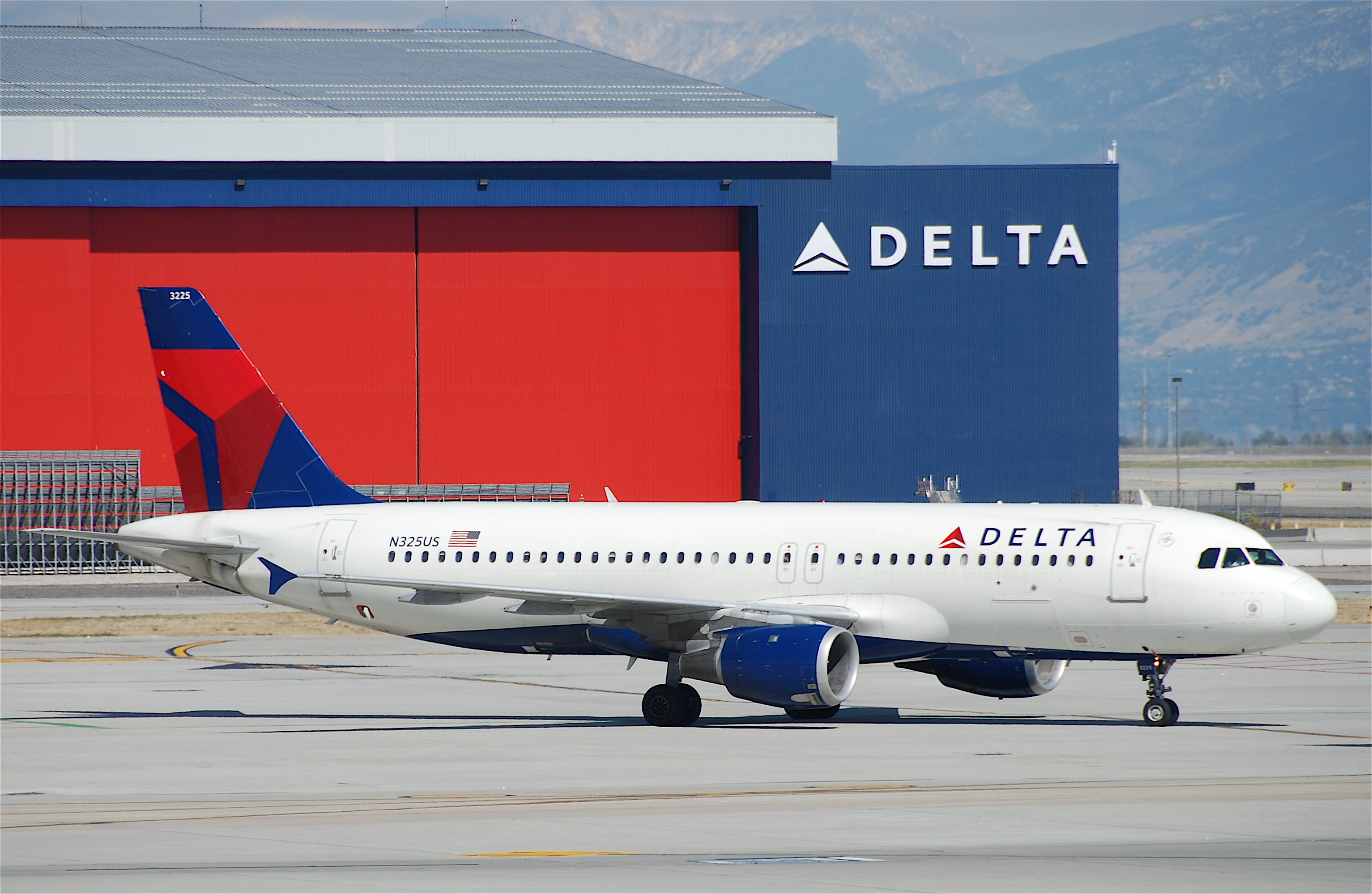 Эйр лоанс. Авиакомпания Дельта Эйрлайнс. Delta Airlines a320. Delta США самолет. Дельта Эйрлайнс самолеты.