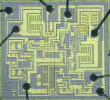 Datei:Die of the first 555 chip.jpg