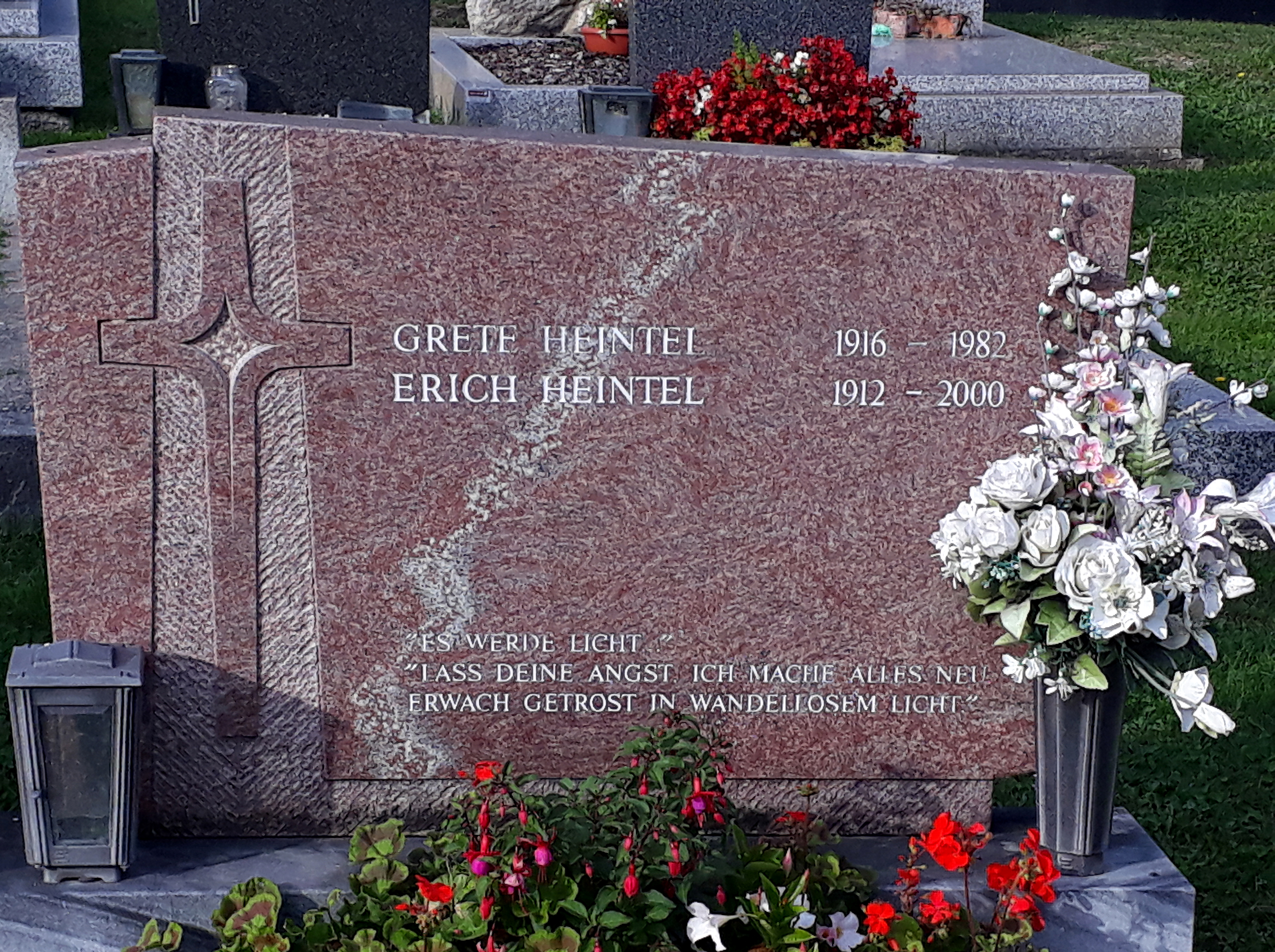 Grabstein am Friedhof Heiligenstadt in Wien