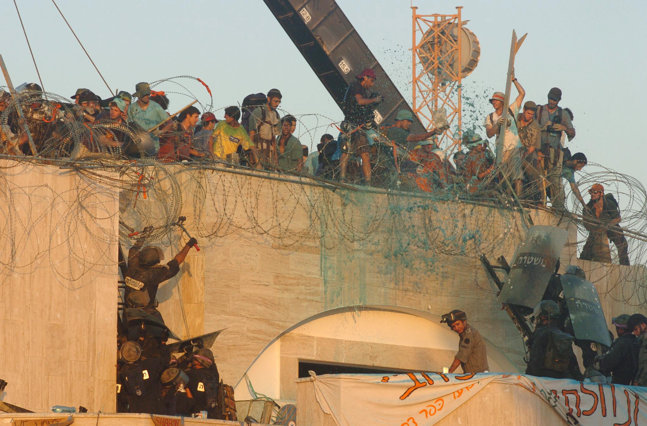 File:Flickr - Israel Defense Forces - The Evacuation of Kfar Darom ...