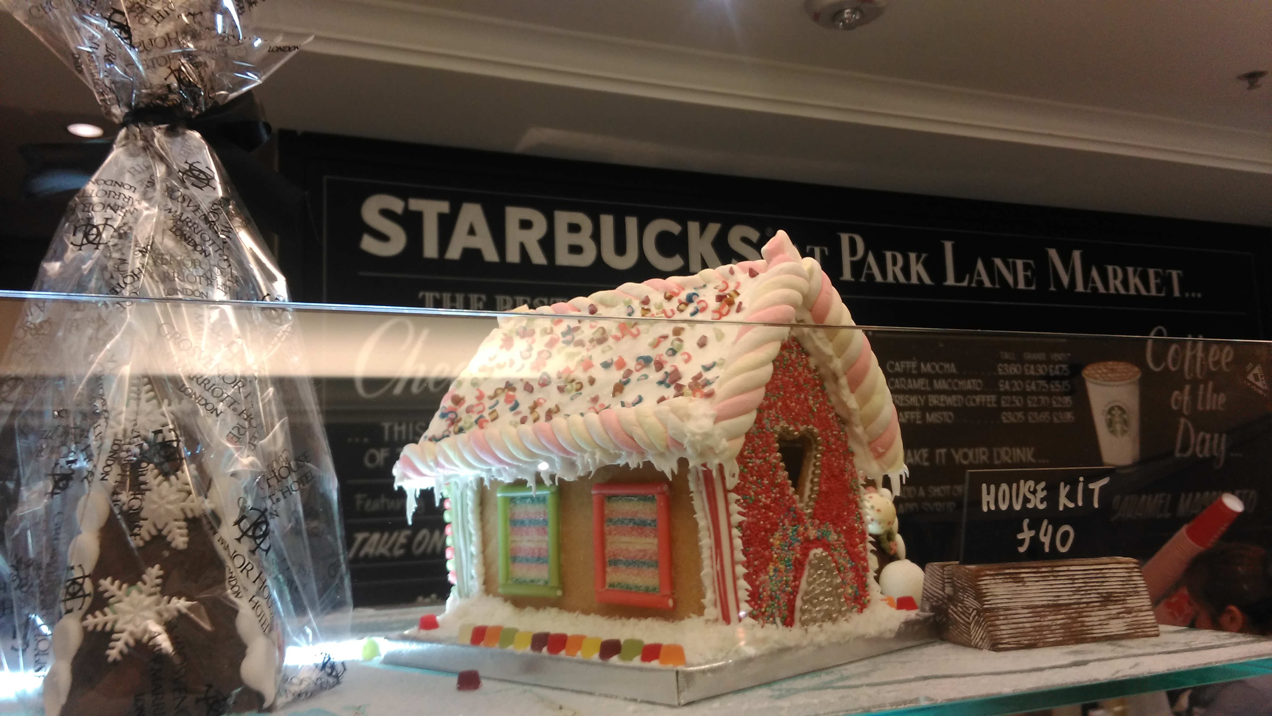 Filegingerbread House Christmas 2016 Starbucks Grosvenor - 