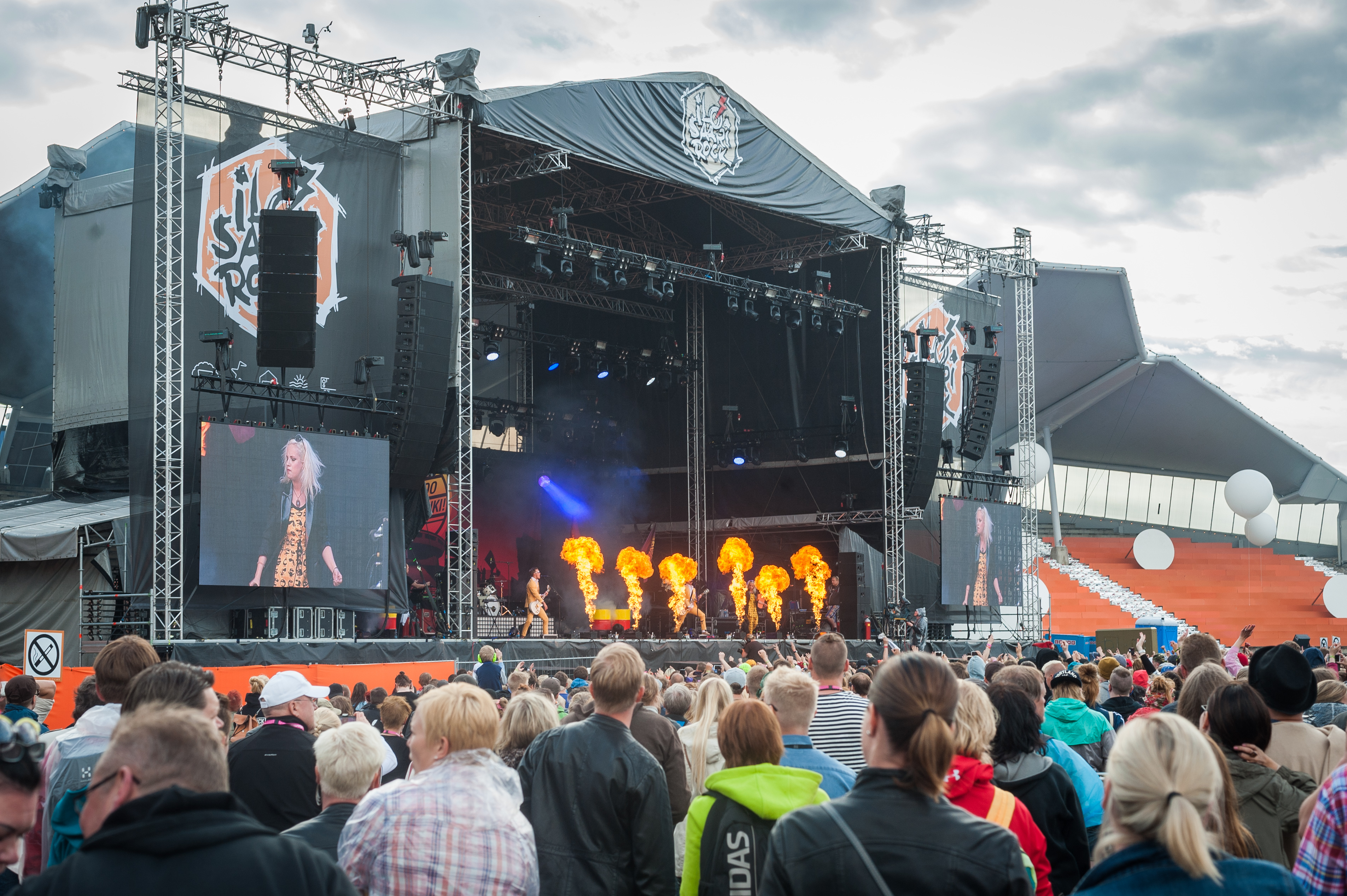 File:Haloo Helsinki! - Ilosaarirock 2015  - Wikimedia Commons