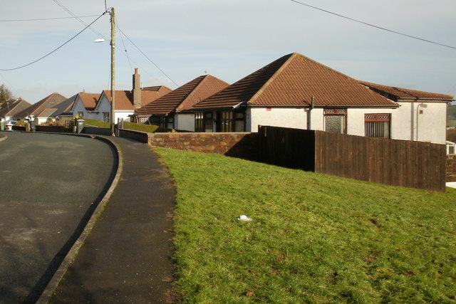 File:Hand Farm Road, New Inn - geograph.org.uk - 1762096.jpg