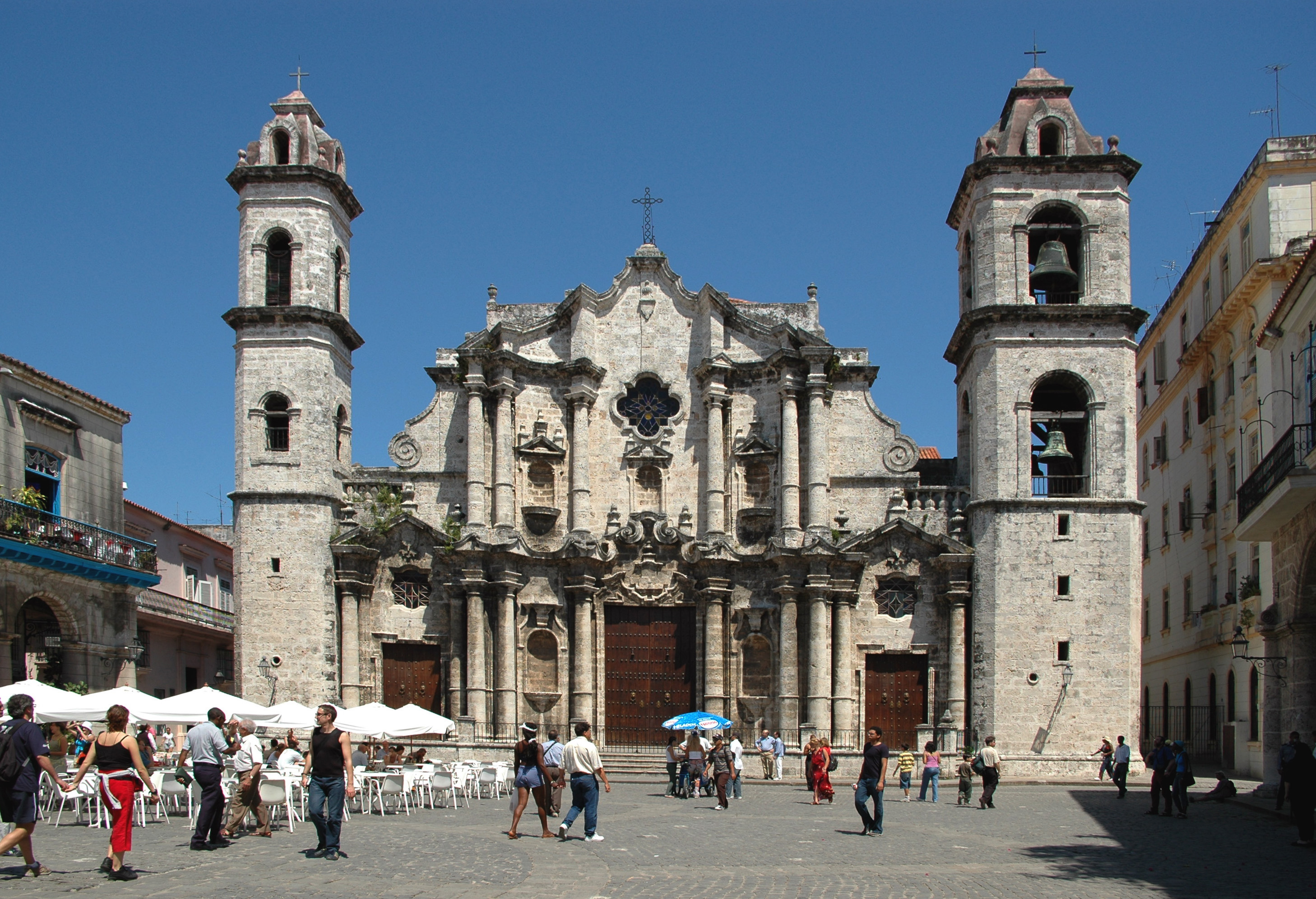 File:Havana Cathedral and Square (Jan 2014).jpg - Wikimedia Commons