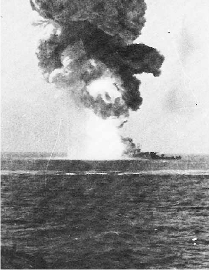 File:Italian battleship Roma (1940) exploding.jpg