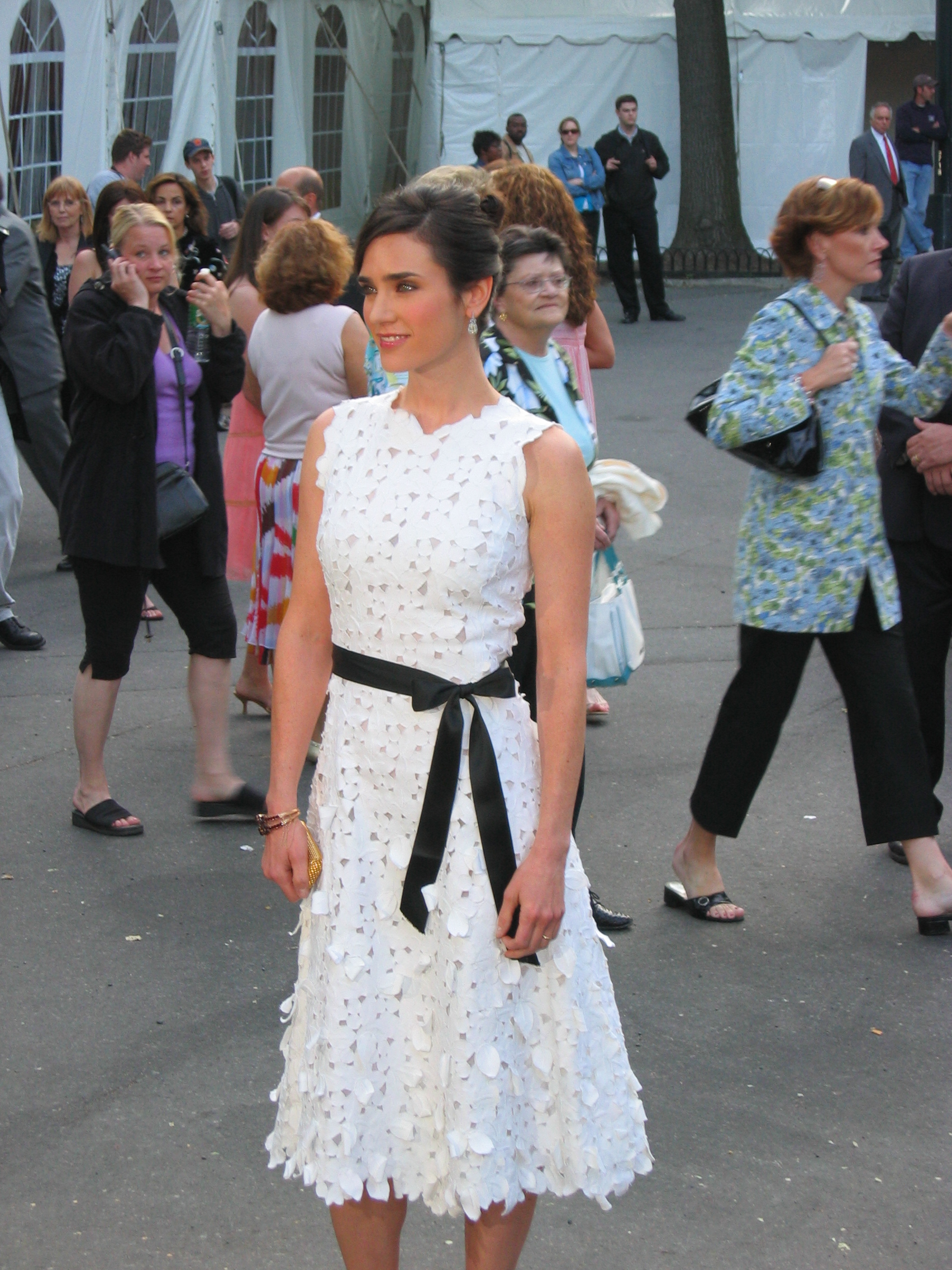 Jennifer Connelly Street Style  Jennifer connelly, Street style, Style