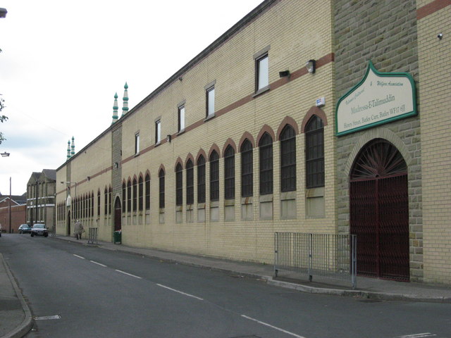 File:Medrassah and Mosque - geograph.org.uk - 412176.jpg