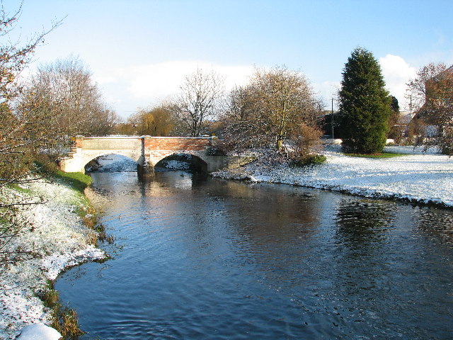 File:Mill Farm Bridge and Millpond, Claypole. - geograph.org.uk - 95862.jpg