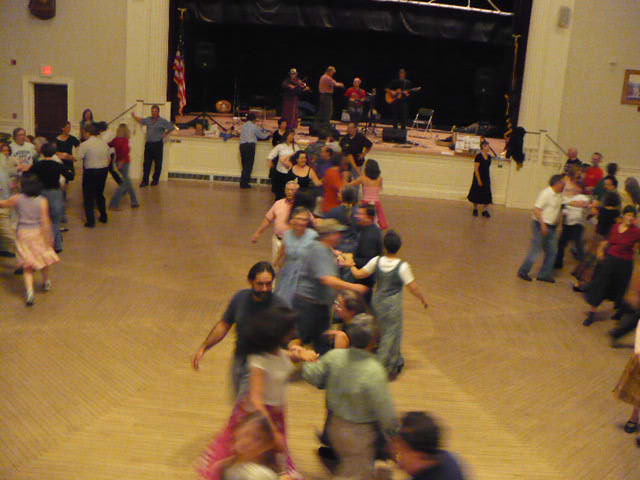 File:Peterborough contra dance November 2007 90739.jpg