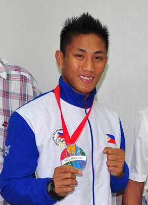 <span class="mw-page-title-main">Rogen Ladon</span> Filipino boxer (born 1993)