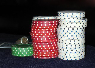 File:Stack of poker chips side view.jpg