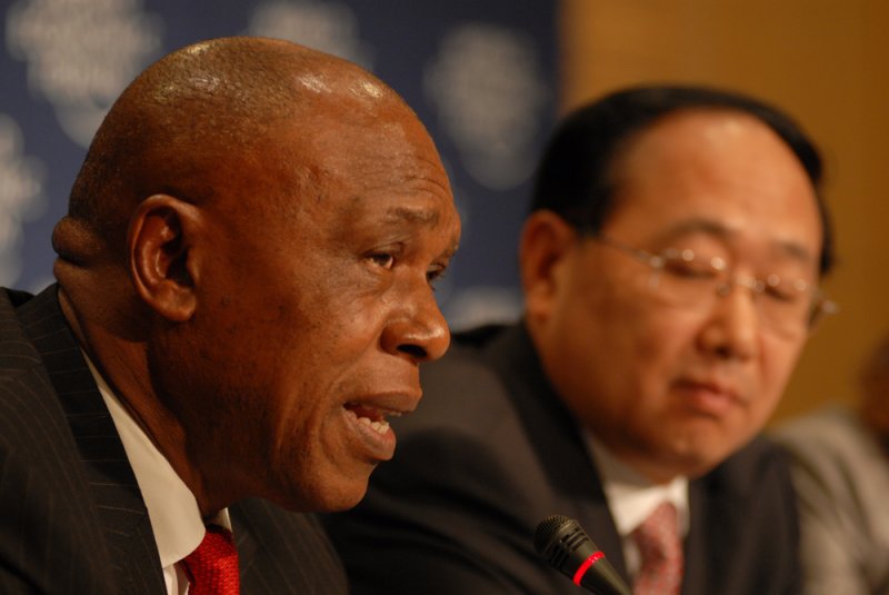 File:Tokyo Sexwale and Li Ruogu, World Economic Forum on Africa 2007.jpg