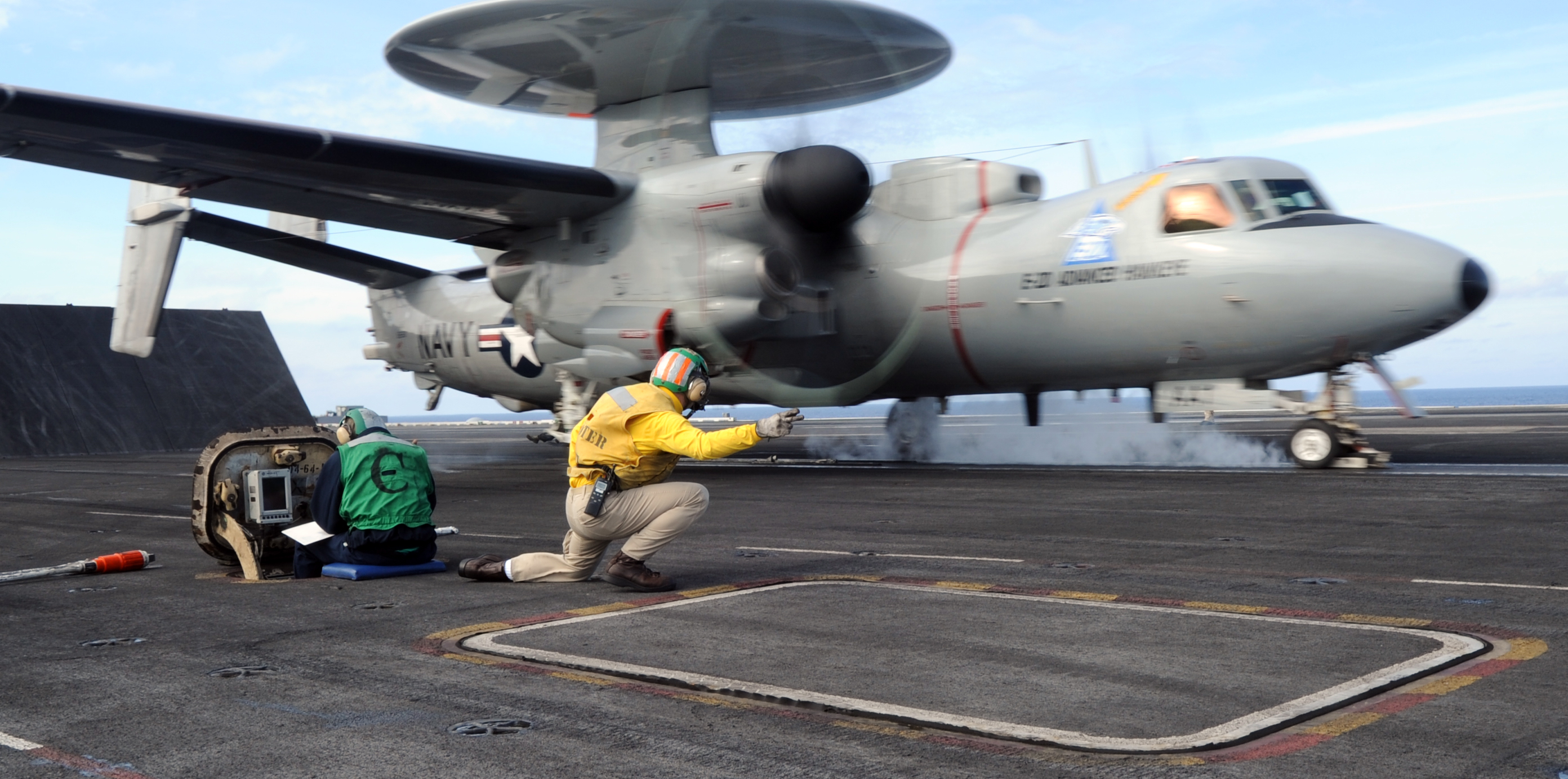File Us Navy 1101 N 5685w 066 An E 2d Advanced Hawkeye Assigned To Air Test And Evaluation Squadron Vx Makes Its First Carrier Takeoff Aboard The Jpg Wikipedia