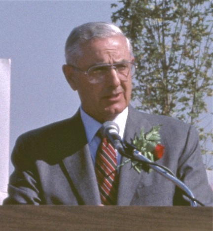 File:Victor Atiyeh in 1986.jpg