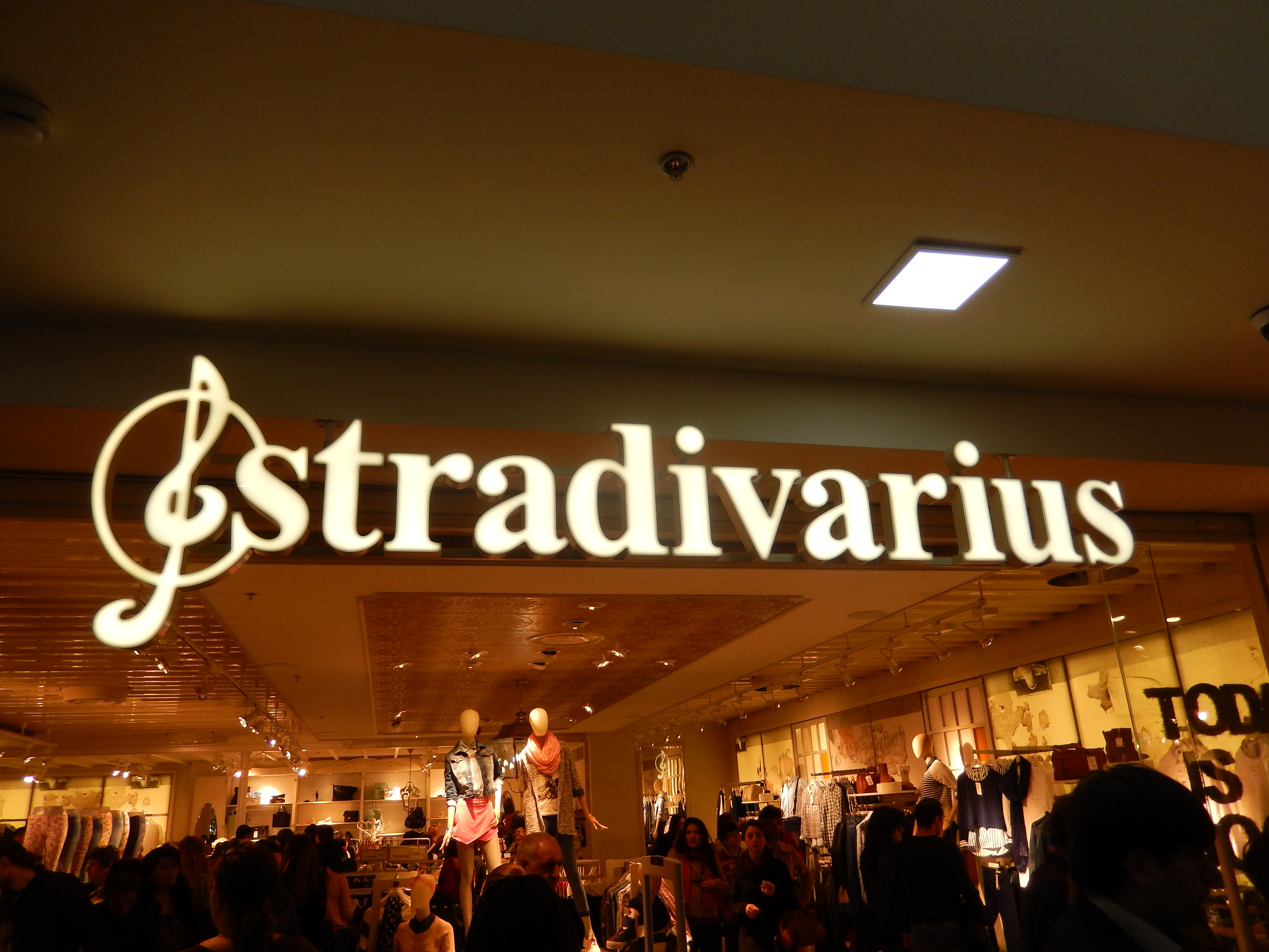 Habitar excepto por Melódico Stradivarius (Inditex) - Wikipedia, la enciclopedia libre