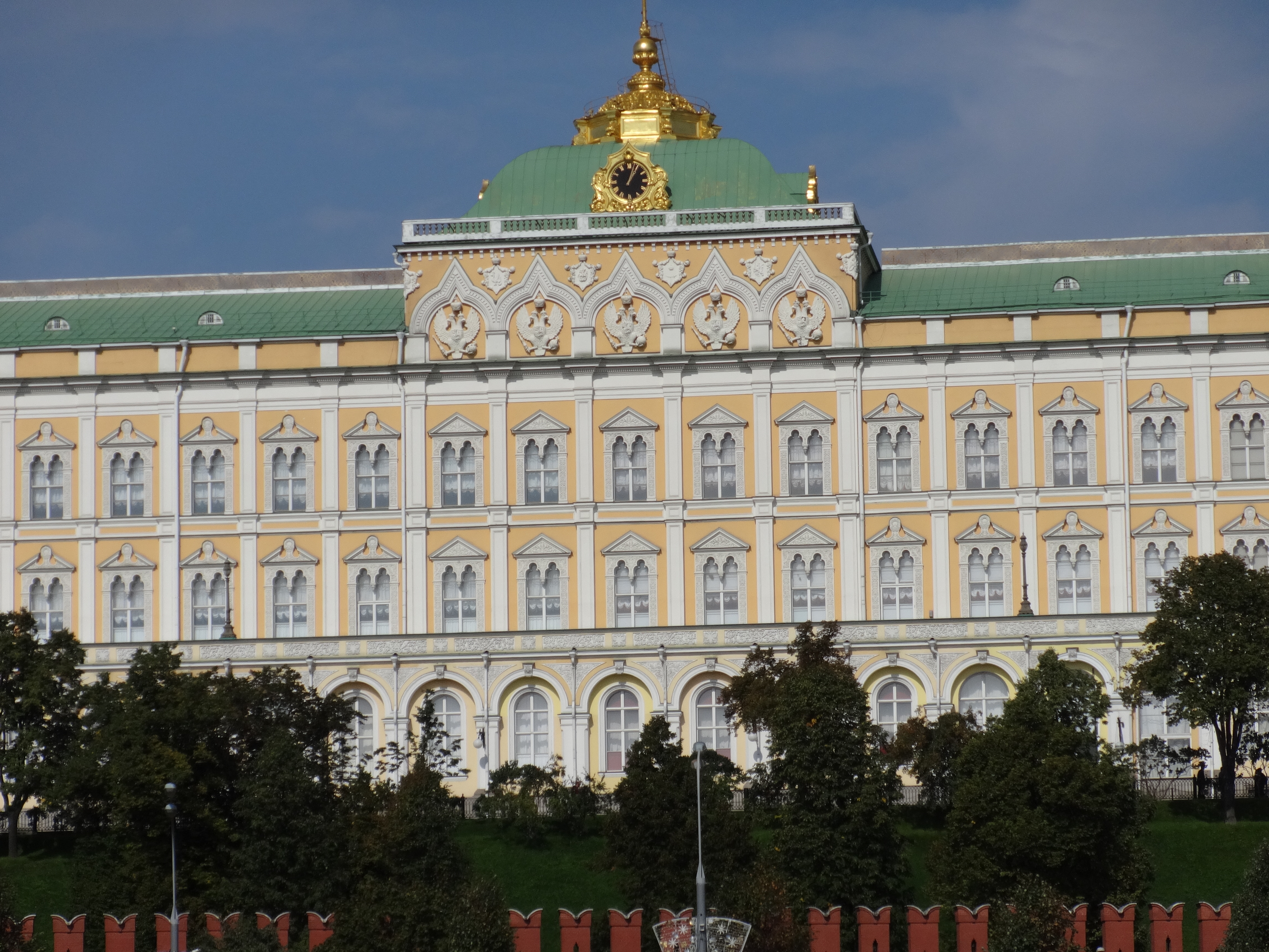 Grand kremlin. Большой Кремлевский дворец (1839-1849). Кремль большой Кремлевский дворец. Большой Кремлёвский дворец (резиденция президента РФ). Большой Кремлевский дворец 1956.
