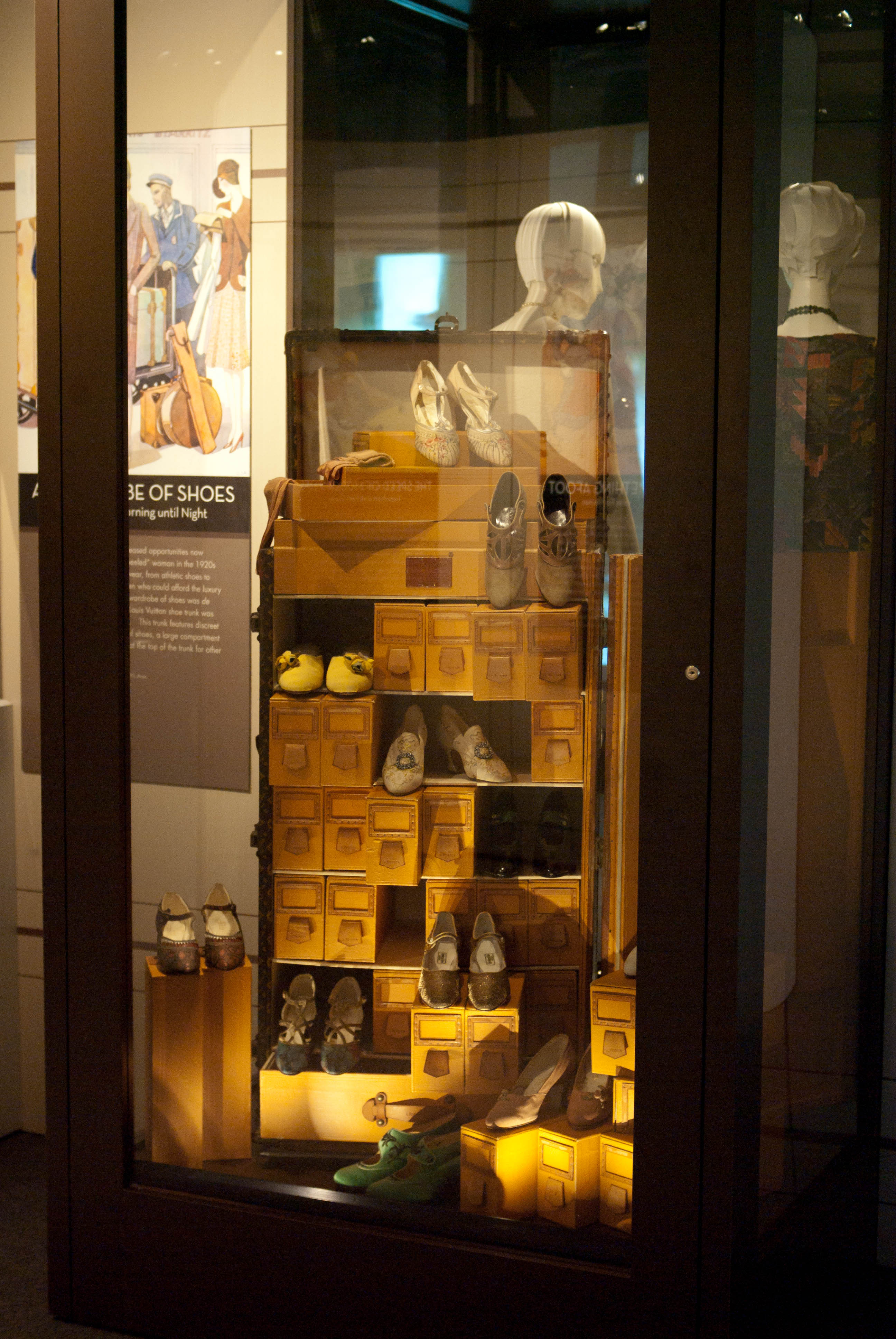 File:1920s Louis Vuitton Shoe Trunk (5774633834).jpg - Wikimedia