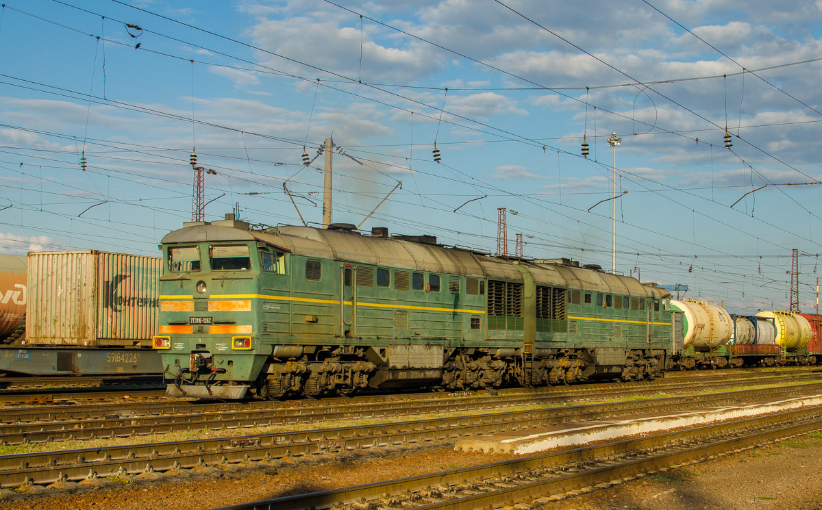 File:2ТЭ116-1262, Россия, Саратовская область, станция Ртищево-I (Trainpix  142472).jpg - Wikimedia Commons