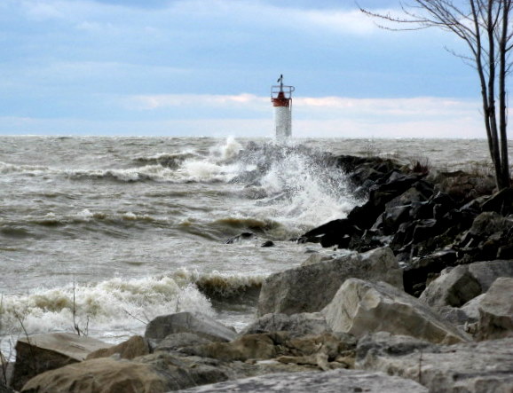 File:A lighthouse on Lake Erie -a.jpg