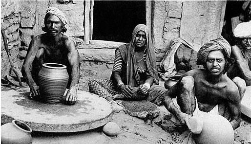 File:A potter in India.jpg