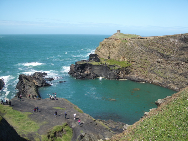 File:Abereiddy, the Blue Lagoon, with 'Coasteers' diving - geograph.org.uk - 1406824.jpg