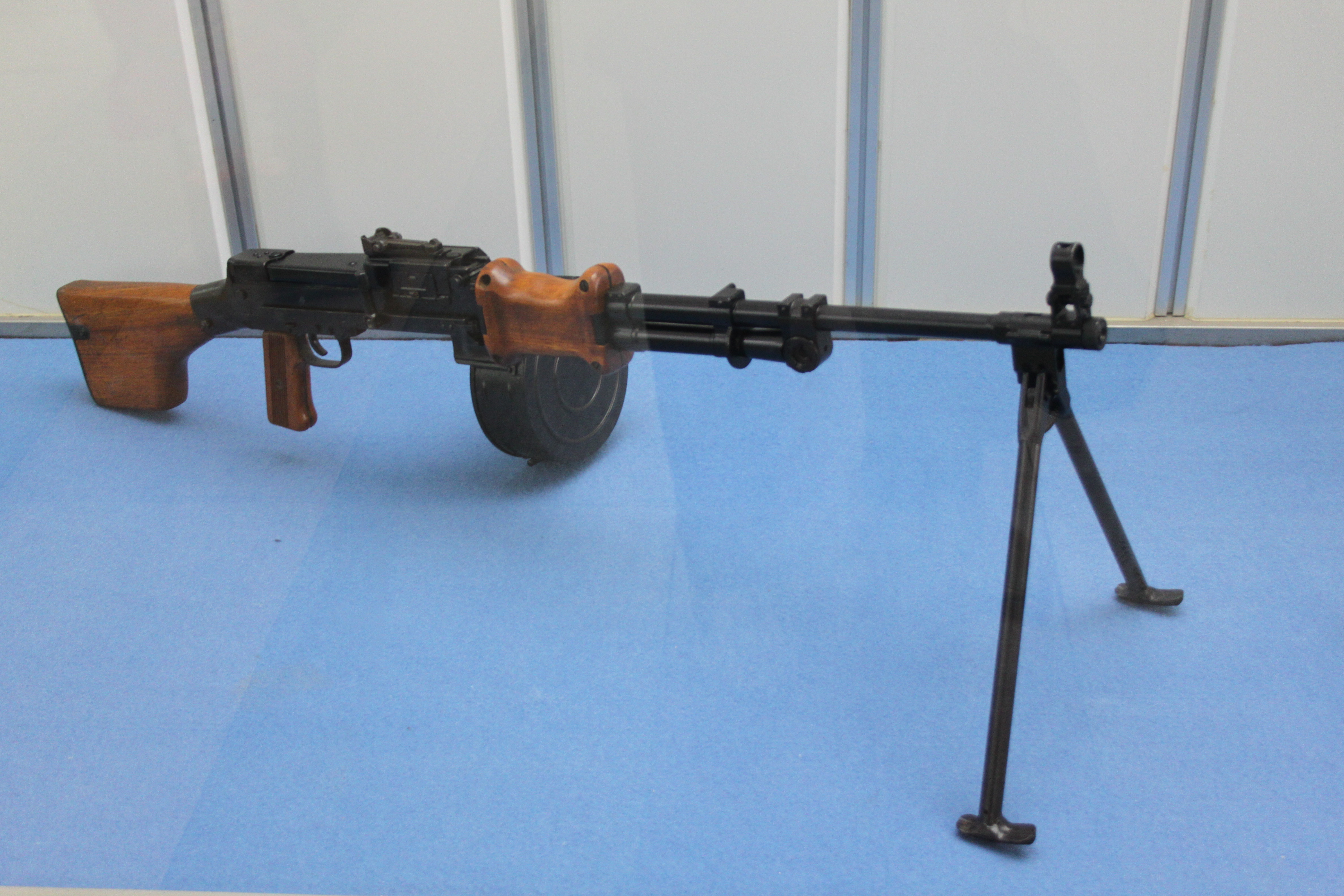 File:Automatic Rifle (9885175244).jpg - Wikimedia Commons