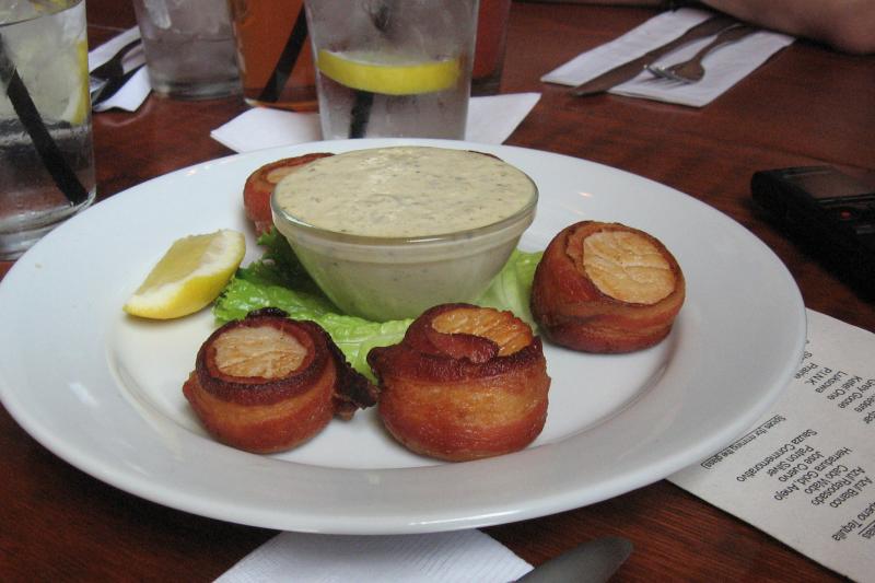 File:Bacon wrapped scallops.jpg