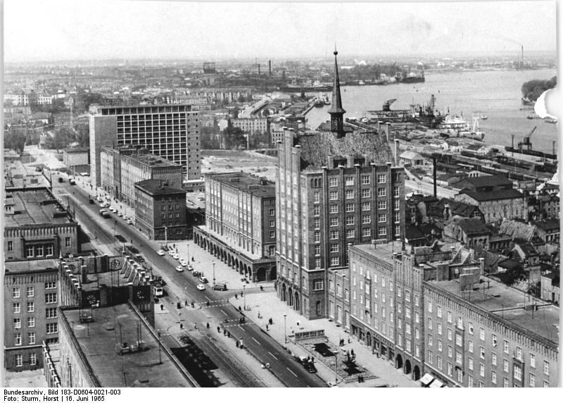 File:Bundesarchiv Bild 183-D0604-0021-003, Rostock, Lange Straße.jpg