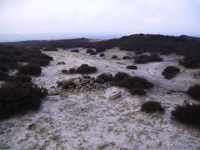 File:Cairn, Jugger How - geograph.org.uk - 387807.jpg