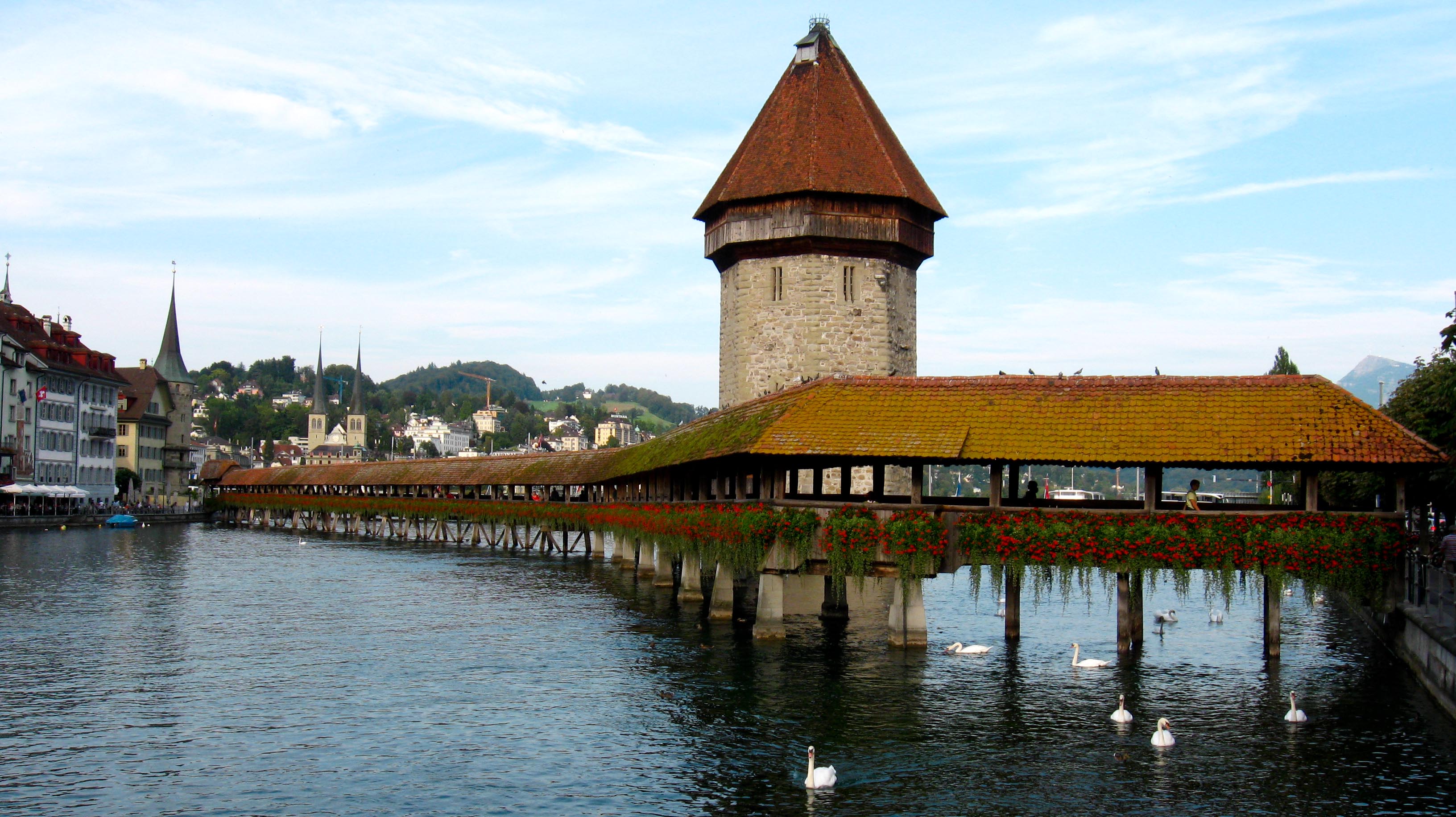 Chapel Bridge Luzern.jpg