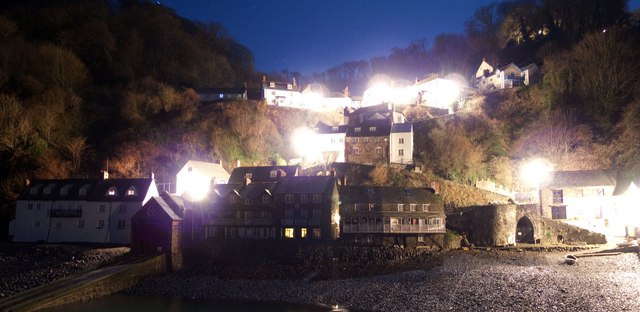 File:Clovelly by night - geograph.org.uk - 1185514.jpg