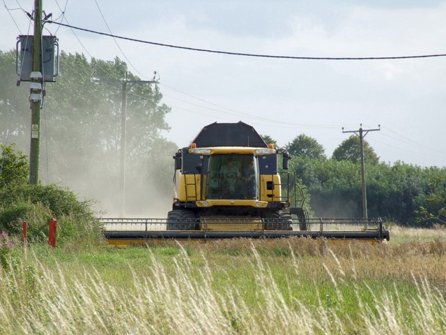 File:Combine Harvesting at Capnil Farms, Old Woodhall - geograph.org.uk - 559005.jpg