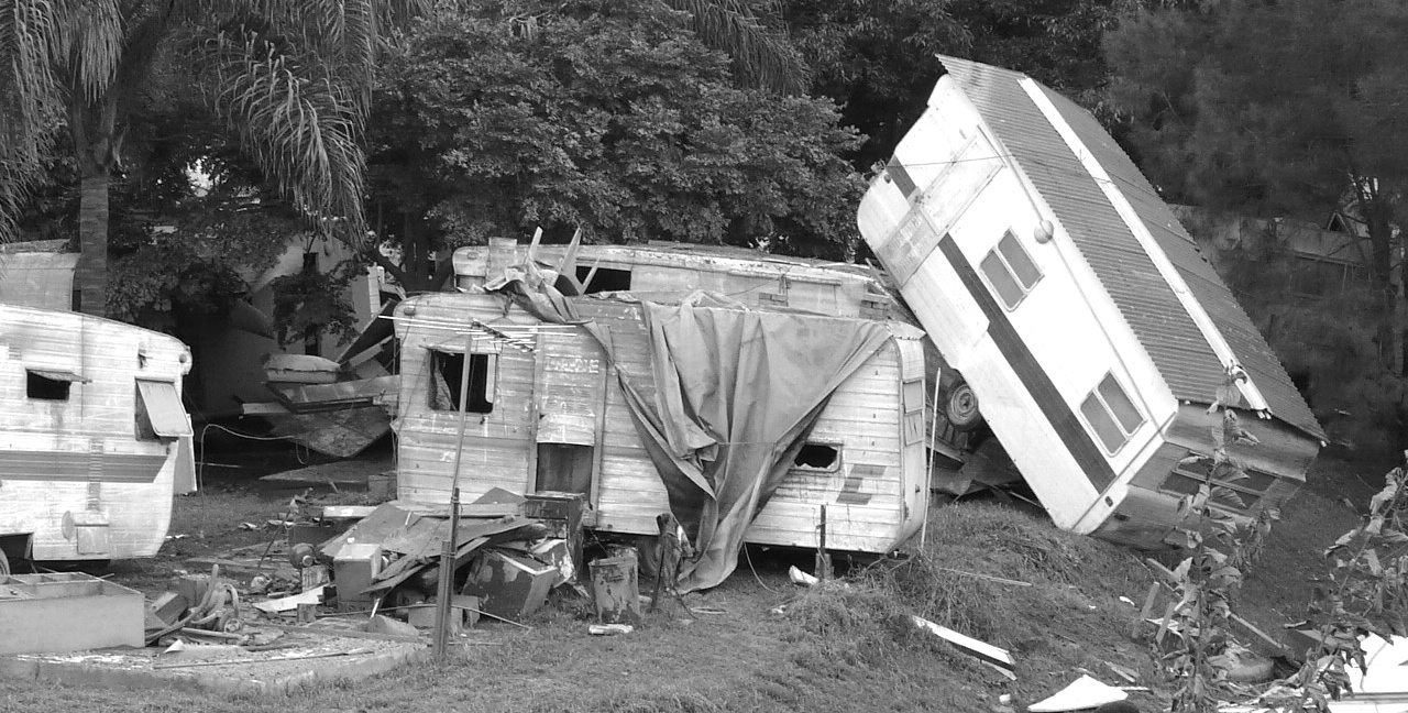 Damaged_caravans_at_Gailes_Caravan_Village.jpg