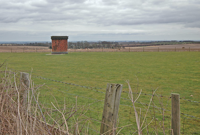 File:Drewton Tunnel airshaft - geograph.org.uk - 701852.jpg