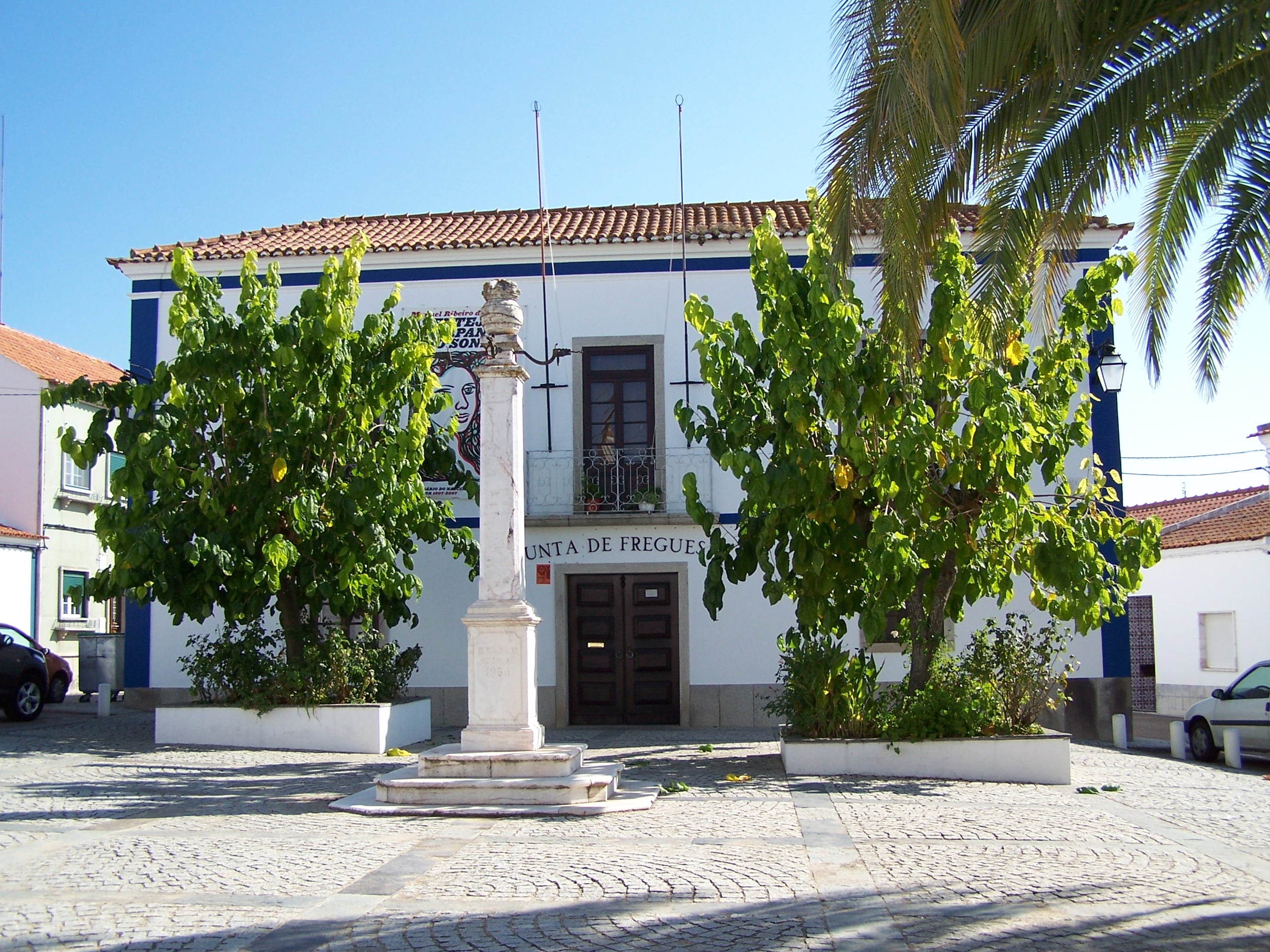 Edificio da Junta de Freguesia / Edifício da antiga Câmara , Cabeção