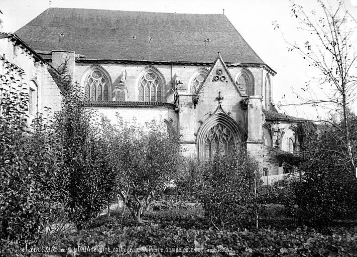 File:Eglise Saint-Pierre (ancienne cathédrale) et son cloître - Façade sud - partie est - Saintes - Médiathèque de l'architecture et du patrimoine - APMH00002524.jpg