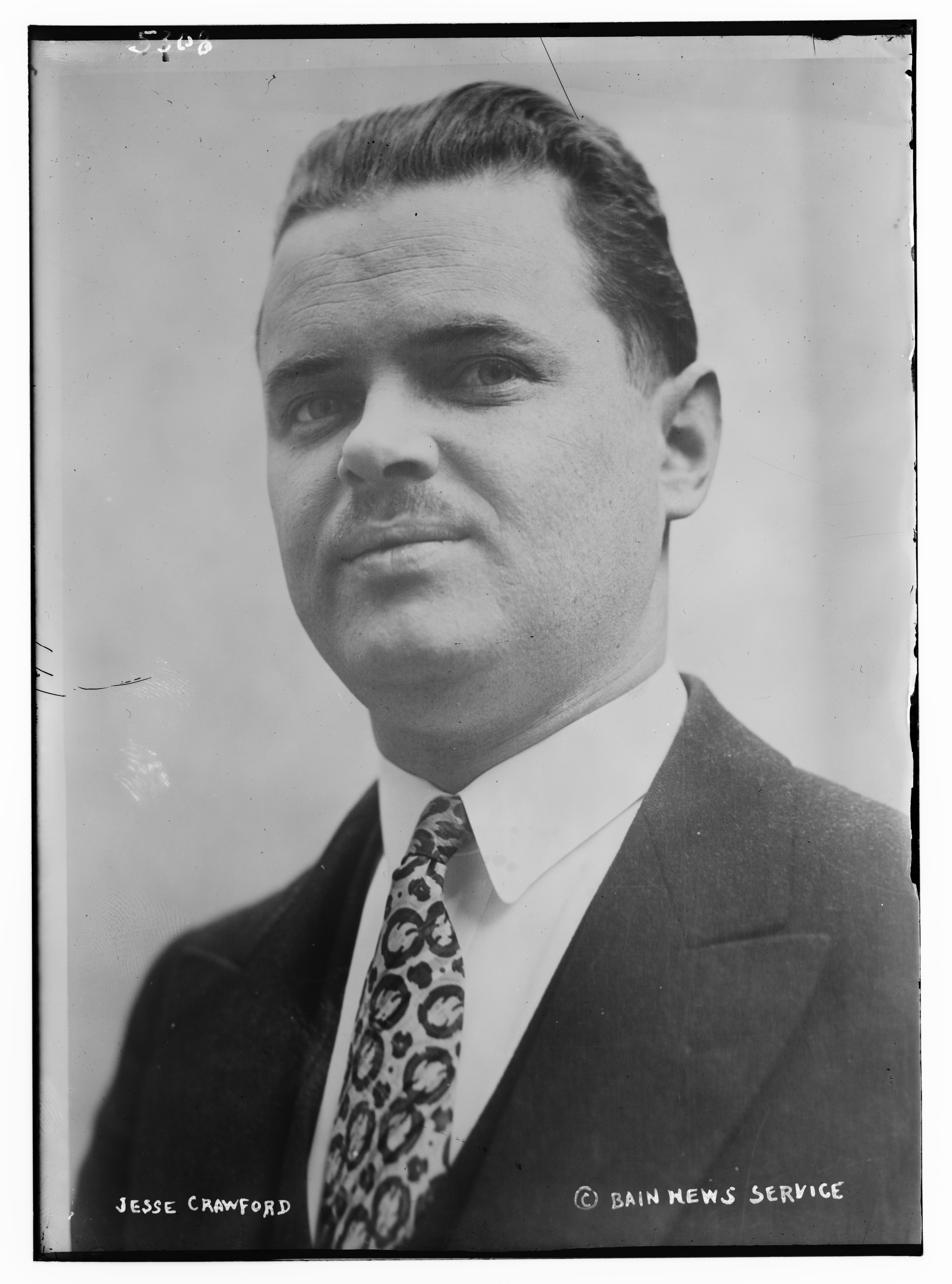 Jesse Crawford at a Wurlitzer theatre pipe organ (pre-1930)