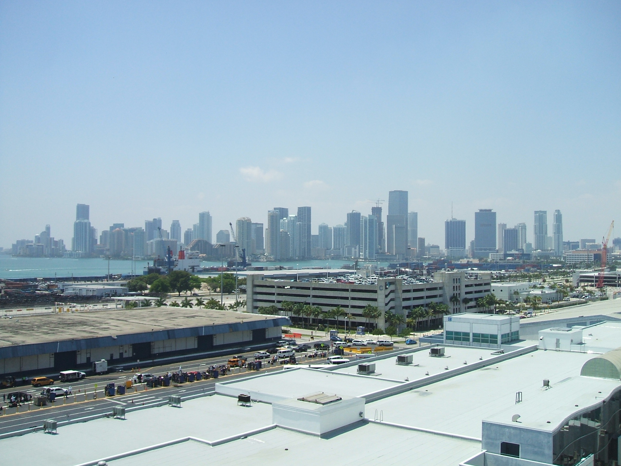 Miami_Viewed_from_Cruise_Ship_in_April_2009_-_panoramio.jpg