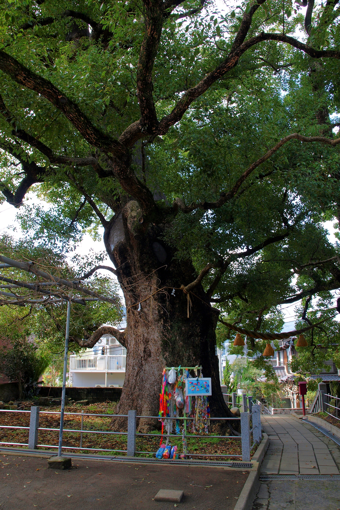 https://upload.wikimedia.org/wikipedia/commons/c/c4/Nagasaki_Sanno_Shrine_3.jpg