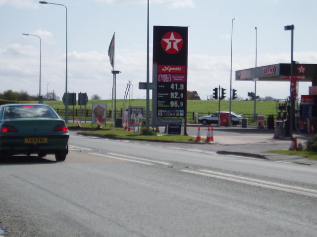 File:Petrol Station at Dones Green - geograph.org.uk - 153077.jpg