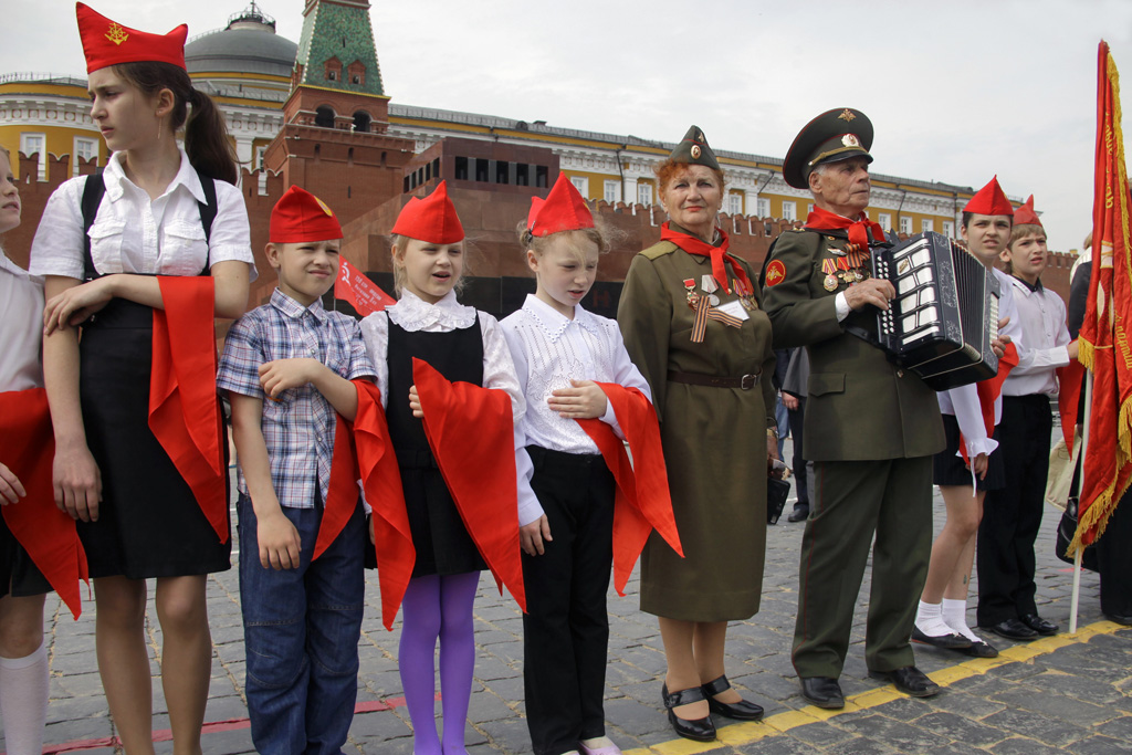 Торжественный прием в пионеры на Красной площади. Россия, Москва, 16 мая 2010 г. Фото: Руслан Кривобок, РИА Новости