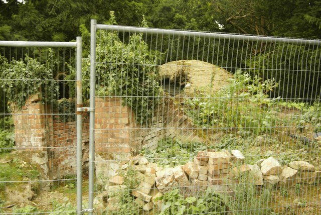 File:Restoring the ice house - geograph.org.uk - 1490089.jpg