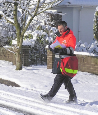 File:Royal Mail postman2.jpg