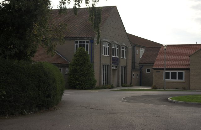 File:Ryedale School - geograph.org.uk - 570833.jpg