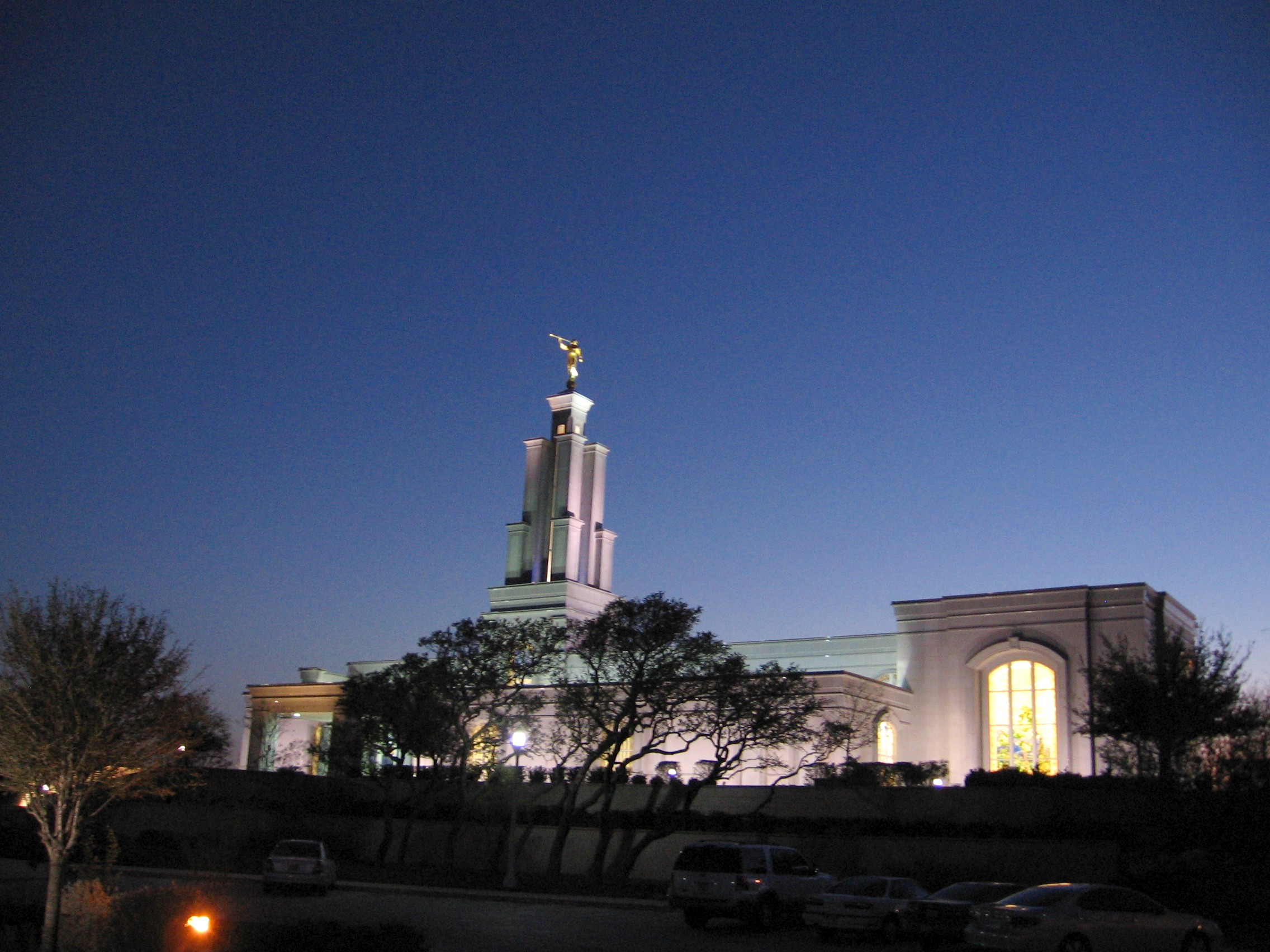 San Antonio Temple at night 6.JPG. en:User:Rockford1963. 