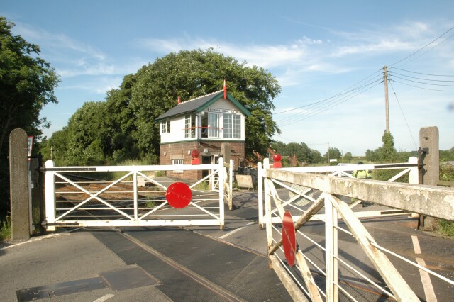 File:Scopwick Signal Box - geograph.org.uk - 40025.jpg