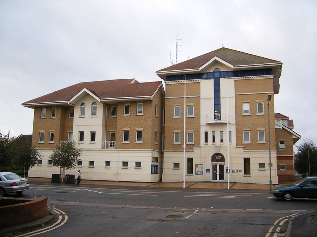 File:Staines new police station - geograph.org.uk - 268082.jpg