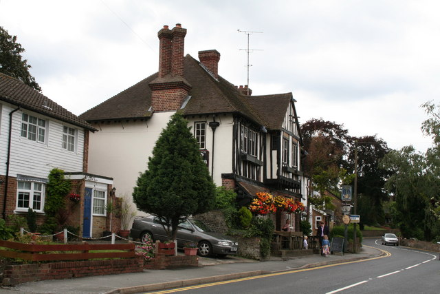 File:The 'Malt Shovel', Station Road, Eynsford, Kent - geograph.org.uk - 516624.jpg