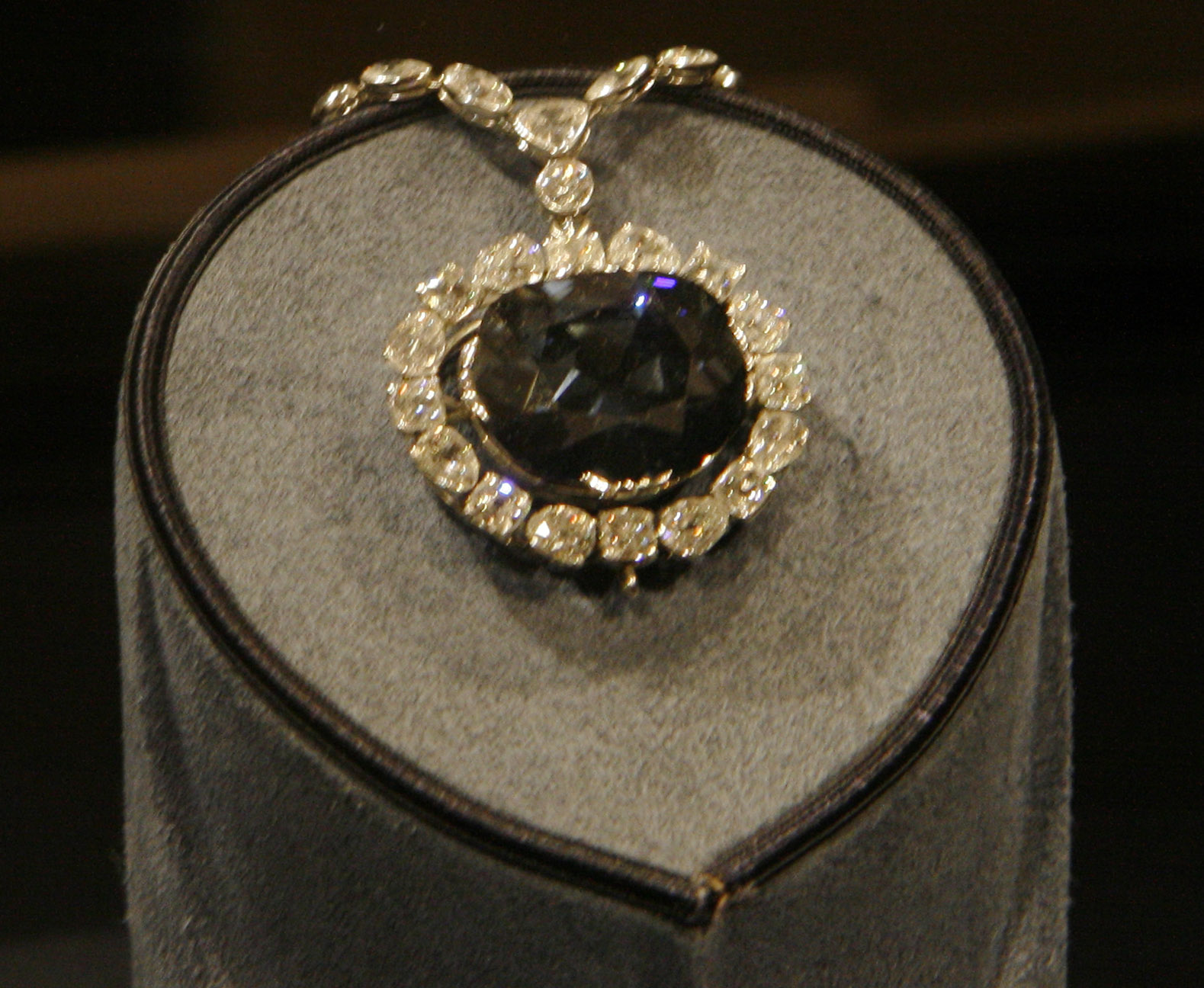 File:The Hope Diamond (107006041).jpg - Wikimedia Commons