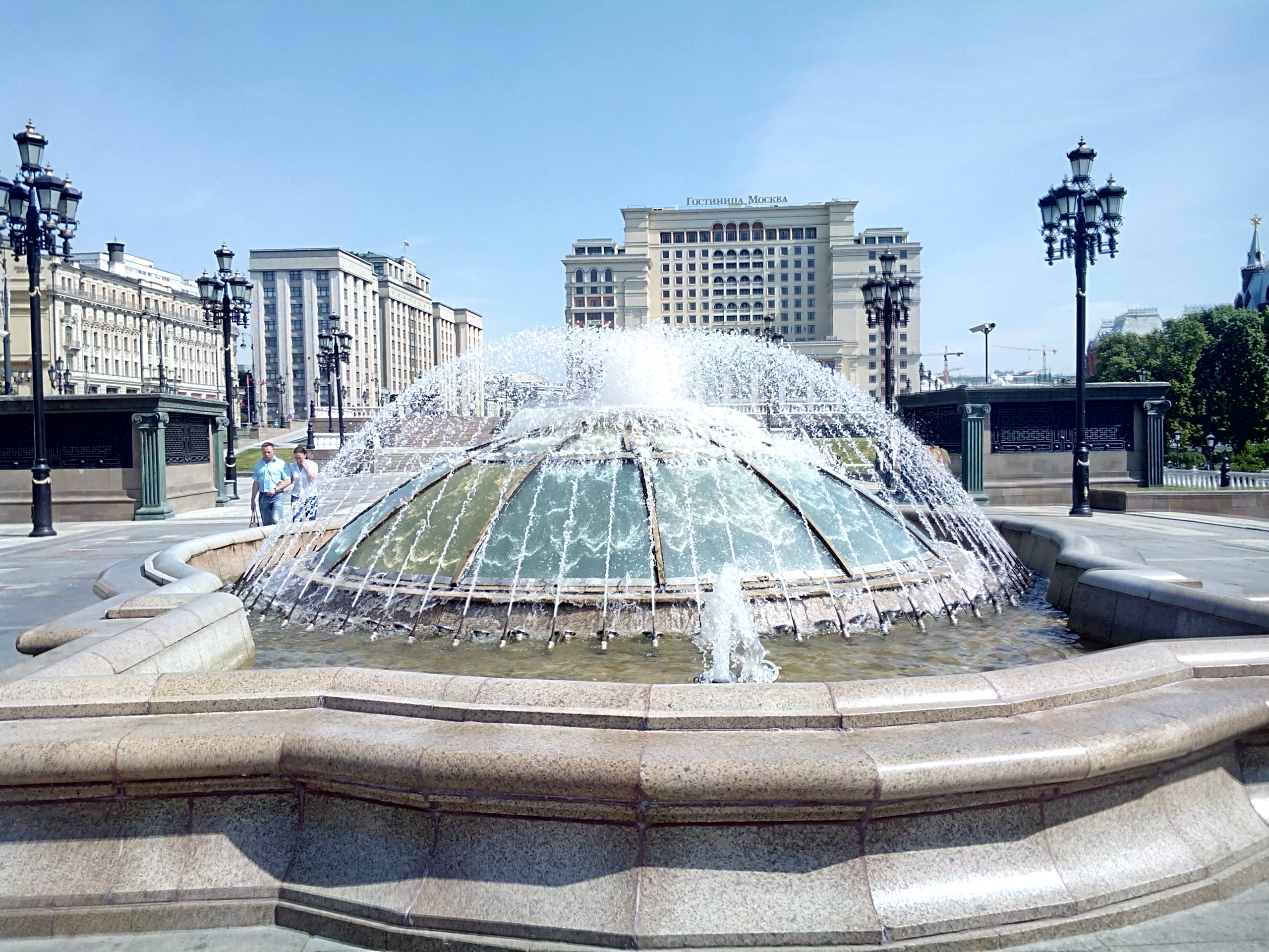 Manezhnaya Square. Движок — Манежная.